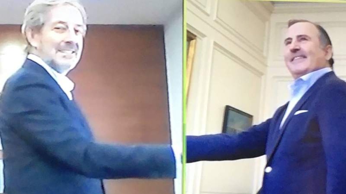 Apretón de manos virtual entre Javier Vega y Pablo Junceda. DL