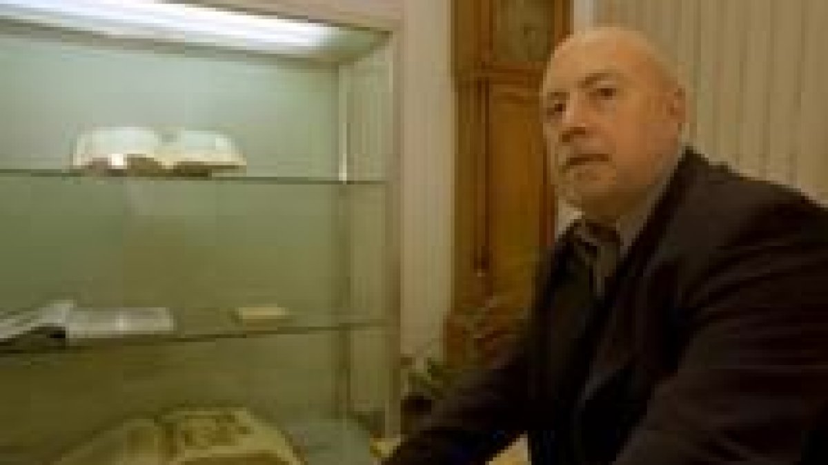 El escritor berciano Raúl Guerra Garrido, en una imagen de archivo