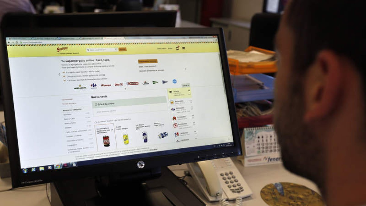 Las compras on line crecen también con fuerza a la hora de elegir los productos de alimentación y para el hogar. MARCIANO