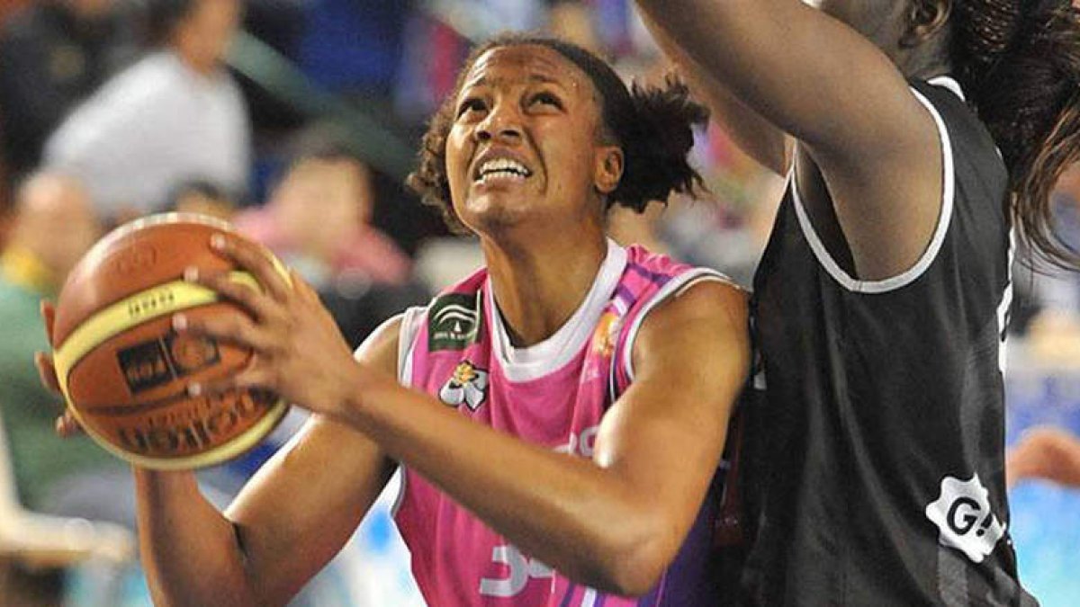 La jugadora norteamericana, Chelsea Davis, en acción durante un partido.