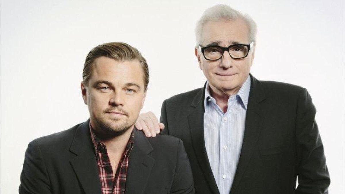 Leonardo DiCaprio y Martin Scorsese, en una foto promocional de la película El lobo de Wall Street (2013).