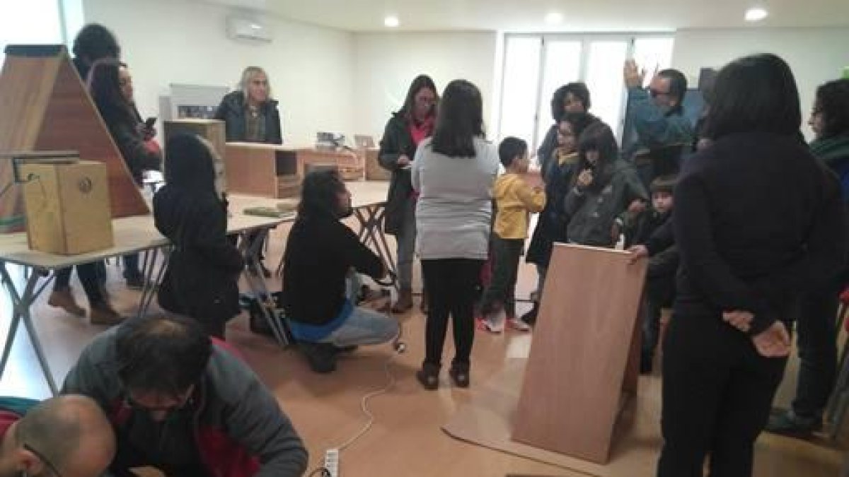 Taller dedicado a la fabricación de nidos para favorecer el asentamiento de búhos y lechuzas en el Bierzo.