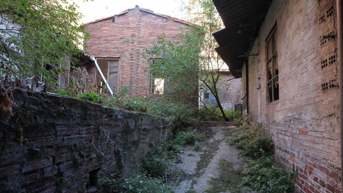 Imagen de archivo del solar de Bodegas Manchegas donde ha aparecido el anfiteatro. norberto
