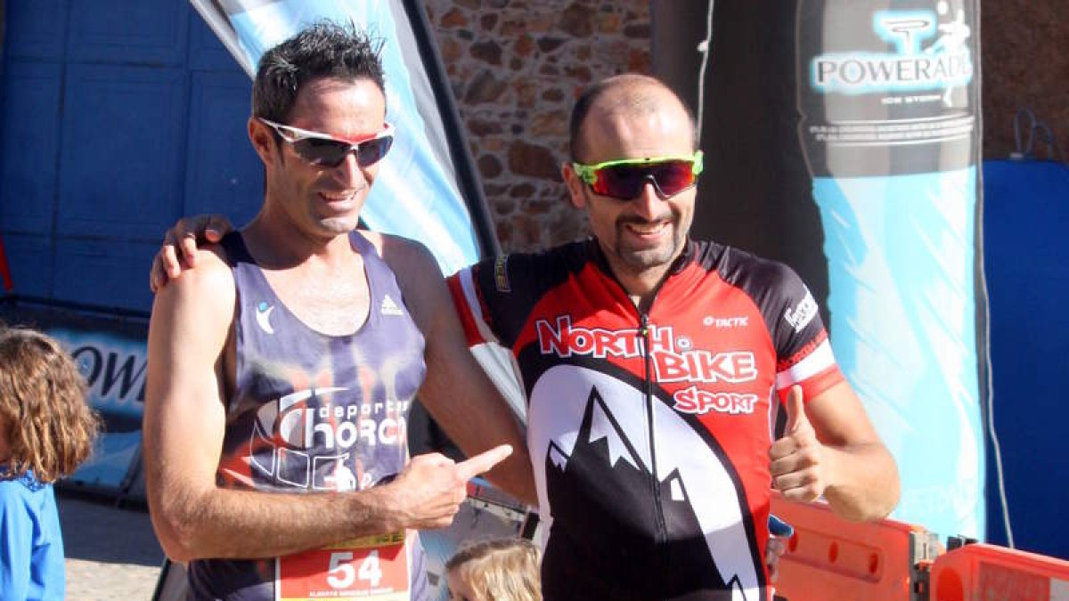 Alberto (atletismo) y Daniel (bicicleta) subieron a lo más alto del podio. DL