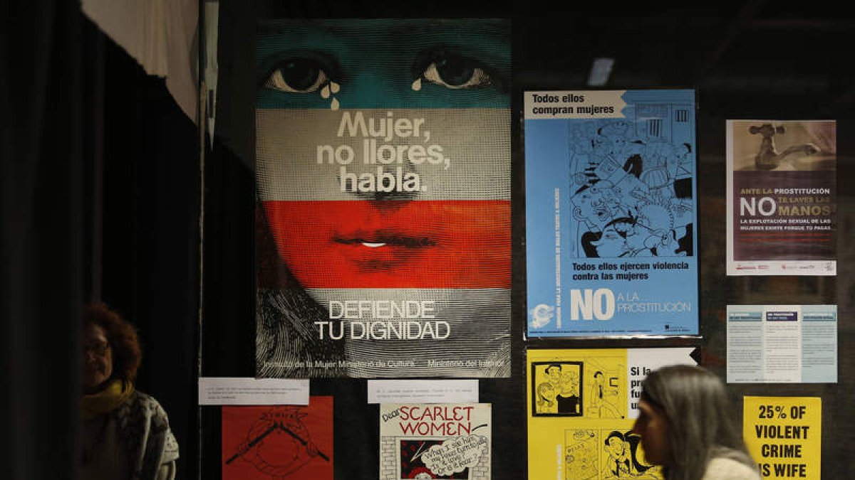 Un momento del acto inaugural de la exposición Flora Tristán 1975-2015 que se puede ver en Espacio Vías.