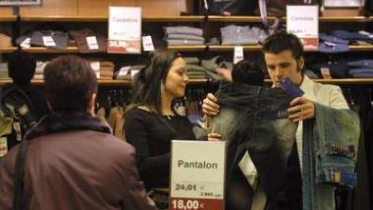 Los comerciantes optan por campañas para atraer a sus clientes en un momento en el que bajó el consu