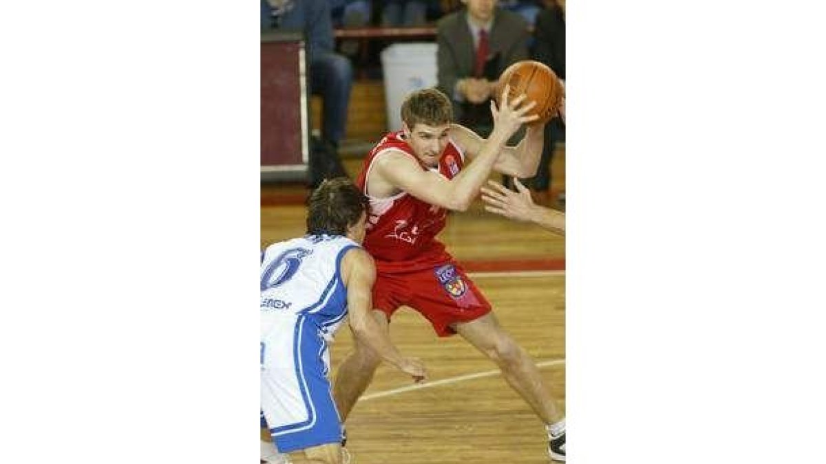 Álex Urtasun, en su anterior etapa en Baloncesto León.