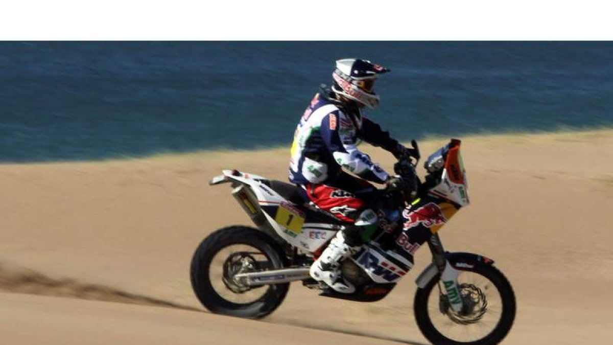 Marc Coma cumplió con los pronósticos en la primera etapa del Dakar. El español, que sólo arriesgó lo necesario, es segundo en la general de motos.