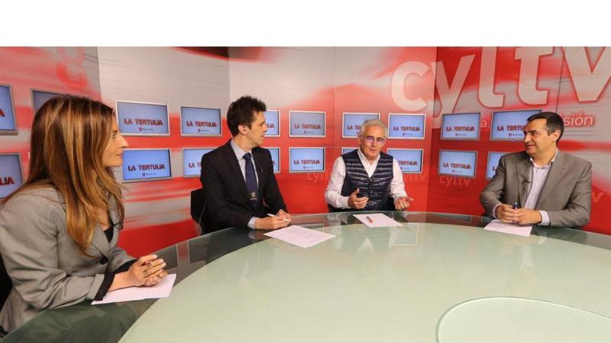 Marisa Vázquez, Miguel Ángel Blanco, Santiago Rodríguez y Juan Carlos Franco, en el programa La Tertulia de esta semana. ANA F. BARREDO