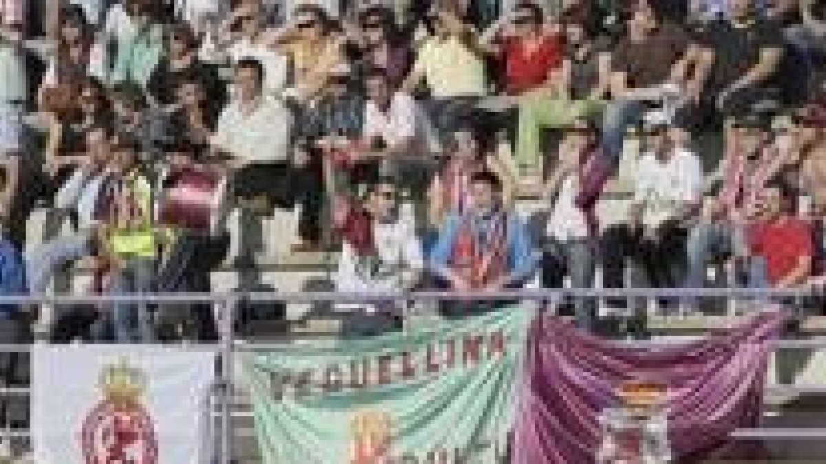 La hinchada leonesa se hizo sentir en la grada de los Anexos de Zorrilla