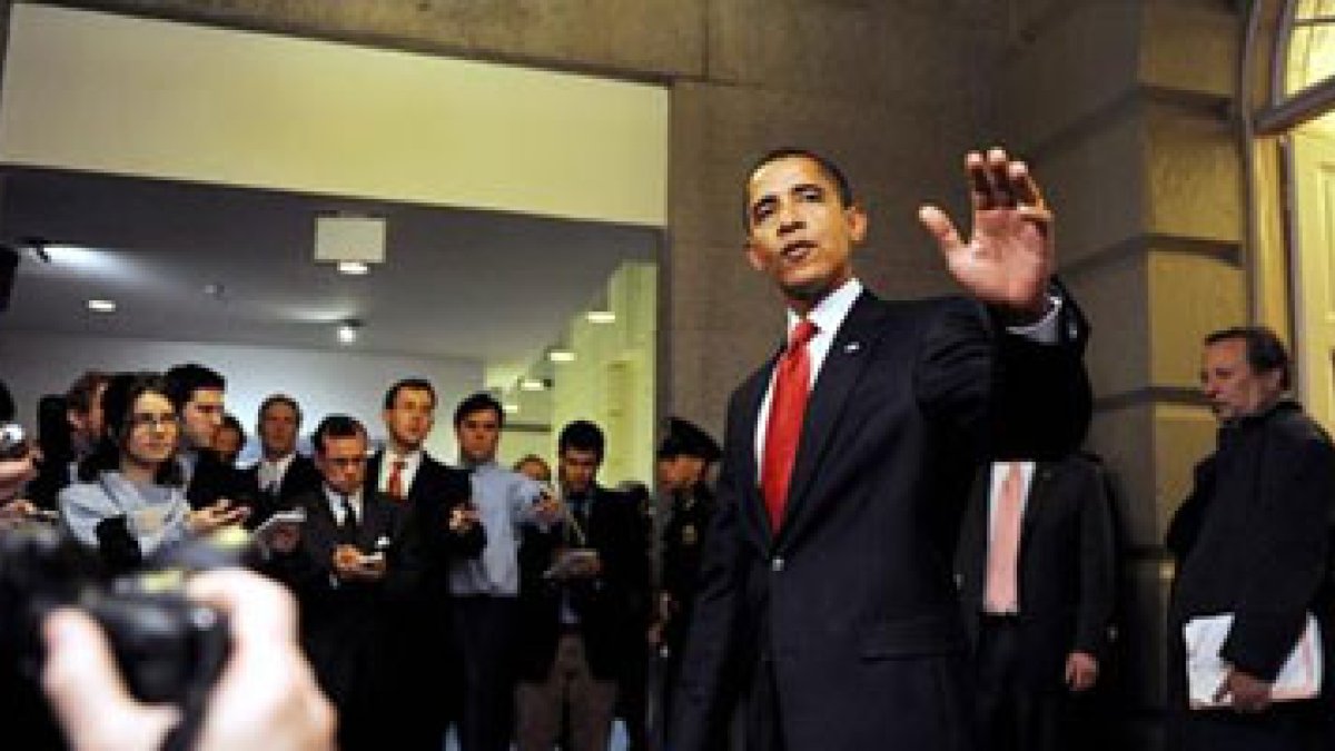 El presidente de los Estados Unidos, Barack Obama, hablando con periodistas.
