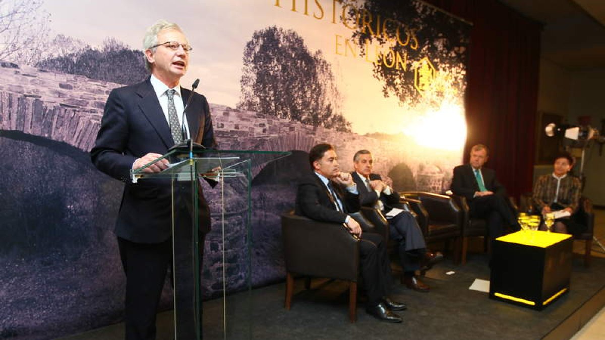 Antonio del Valle, Marcos Martínez, Emilio Gutiérrez, Antonio Silván y Gregoria Cavero, en la presentación de este nuevo libro.
