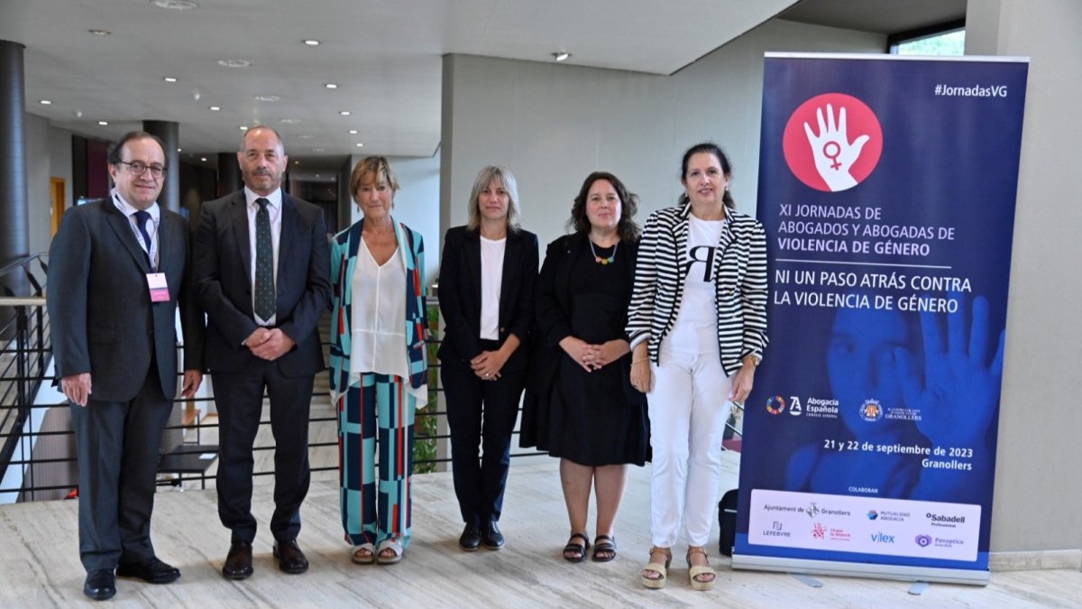 Santocildes, primero por la izquierda, en la inauguración de las jornadas. CGAE