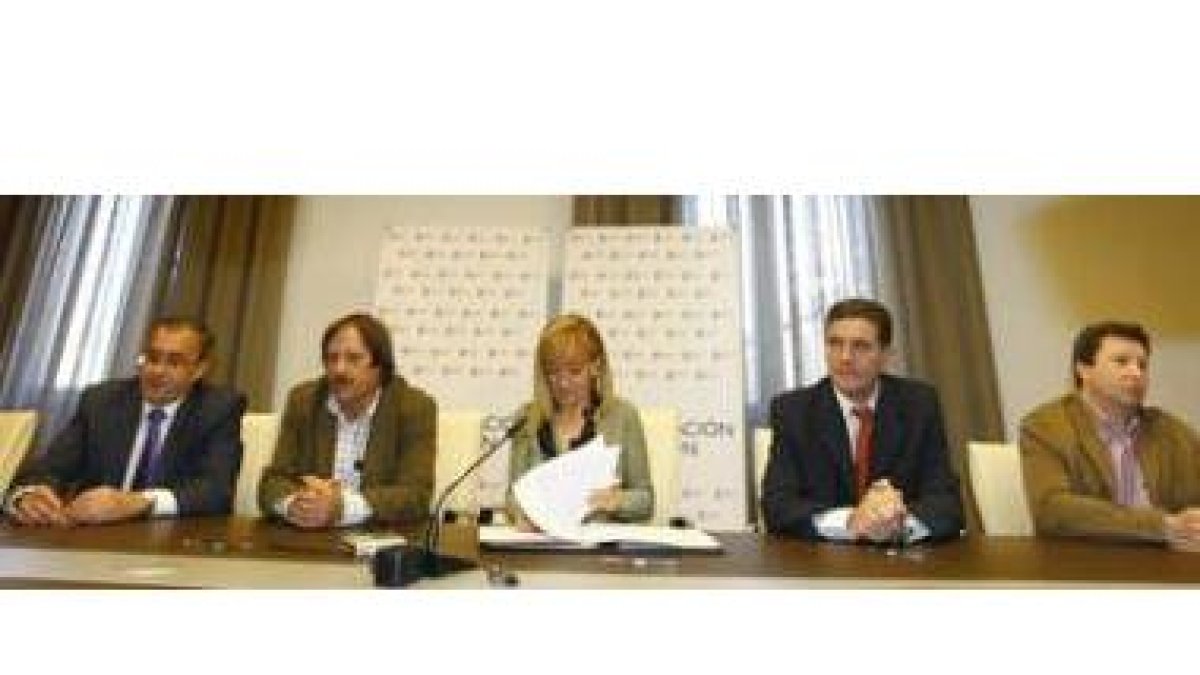 Vicente Canuria, Lupicinio Rodrigo, Isabel Carrasco, Pedro García y Pedro Cañón.