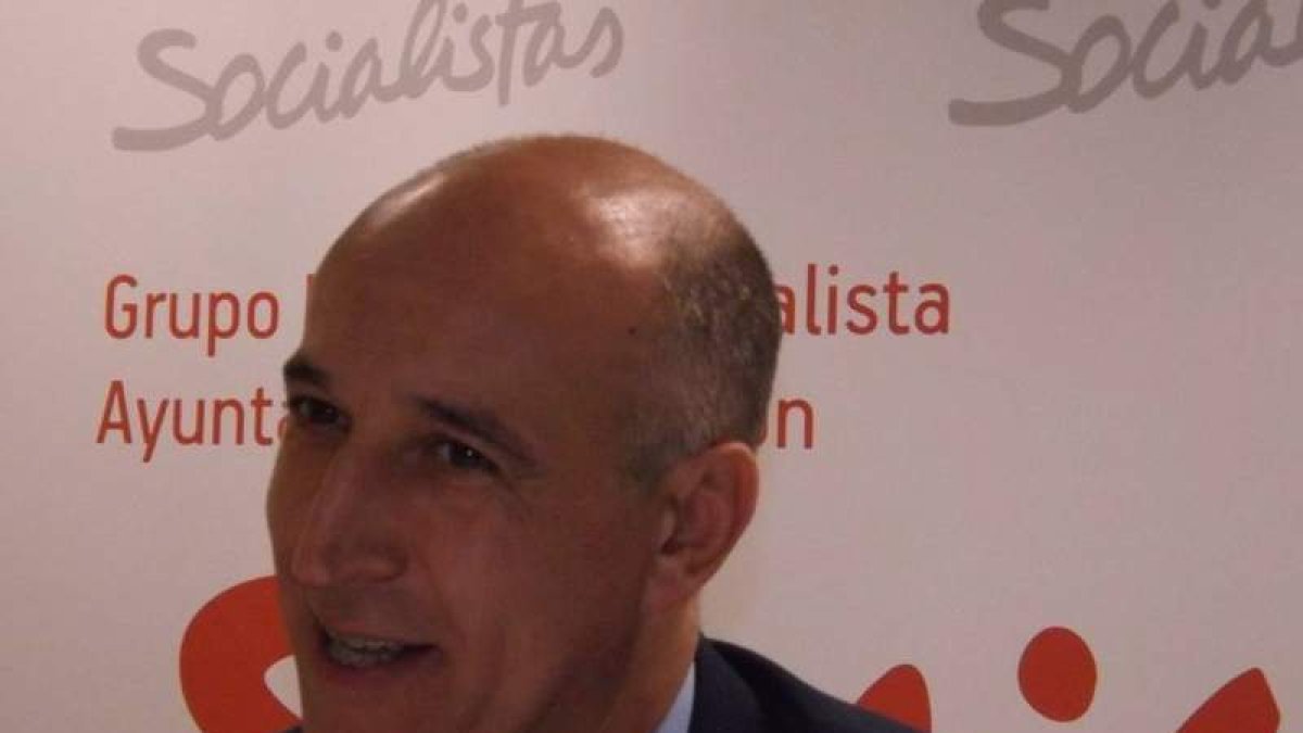 José Antonio Diez, ayer en la rueda de prensa. DL