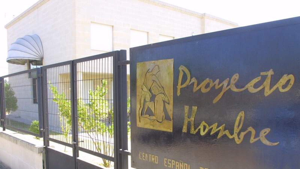 Entrada principal a las instalaciones de Proyecto Hombre.