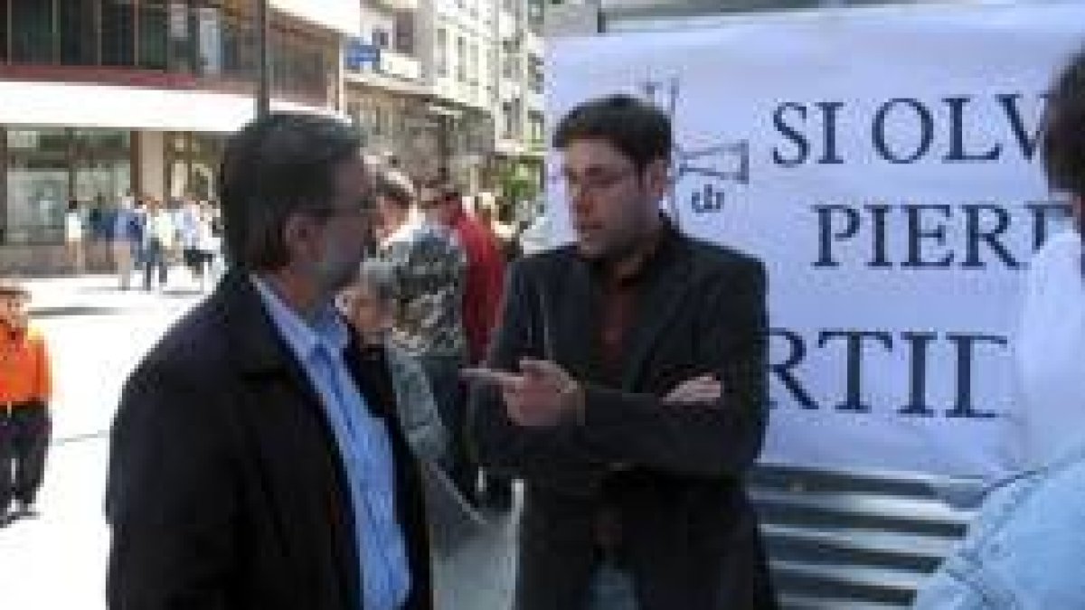 El candidato del PB se tomó un café a media mañana