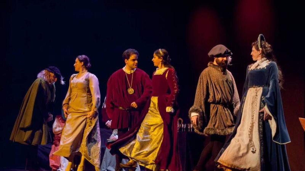 Gratie D’Amore durante una representación reciente en el Teatro San Francisco de León.