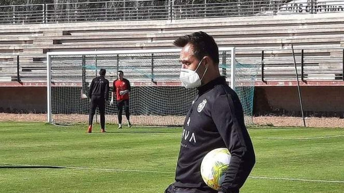 José Manuel Aira sigue preparando con minuciosidad el play off de ascenso. CYDL