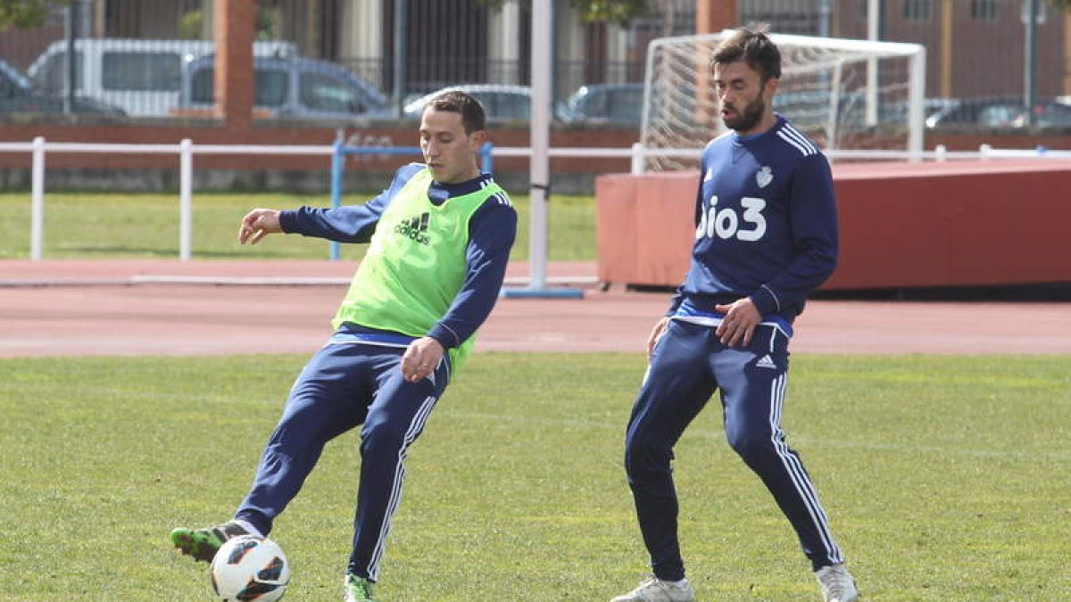 La vuelta al equipo de Carpio propiciará que Alán Baró y Samuel vuelvan a jugar juntos en el centro de la defensa.
