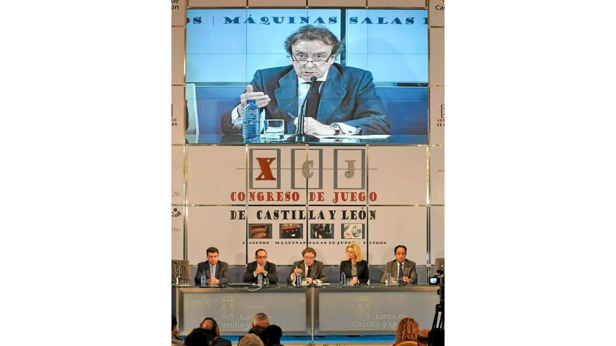 De Santiago-Juárez, durante la apertura del congreso sobre el juego.