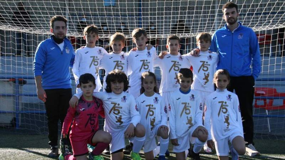 Equipo del Casa de Asturias A que disputa la 1.ª Provincial Benjamín. DL