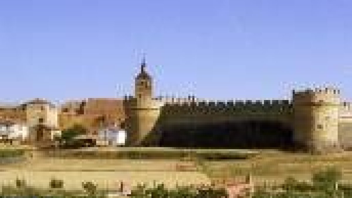 El castillo fortaleza del siglo XVI es uno de los emblemas arquitectónicos de la villa