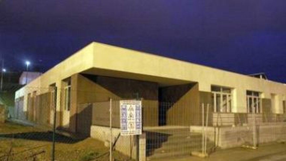 Una imagen de la nueva escuela infantil municipal en la zona alta de Ponferrada, que aún se está equ