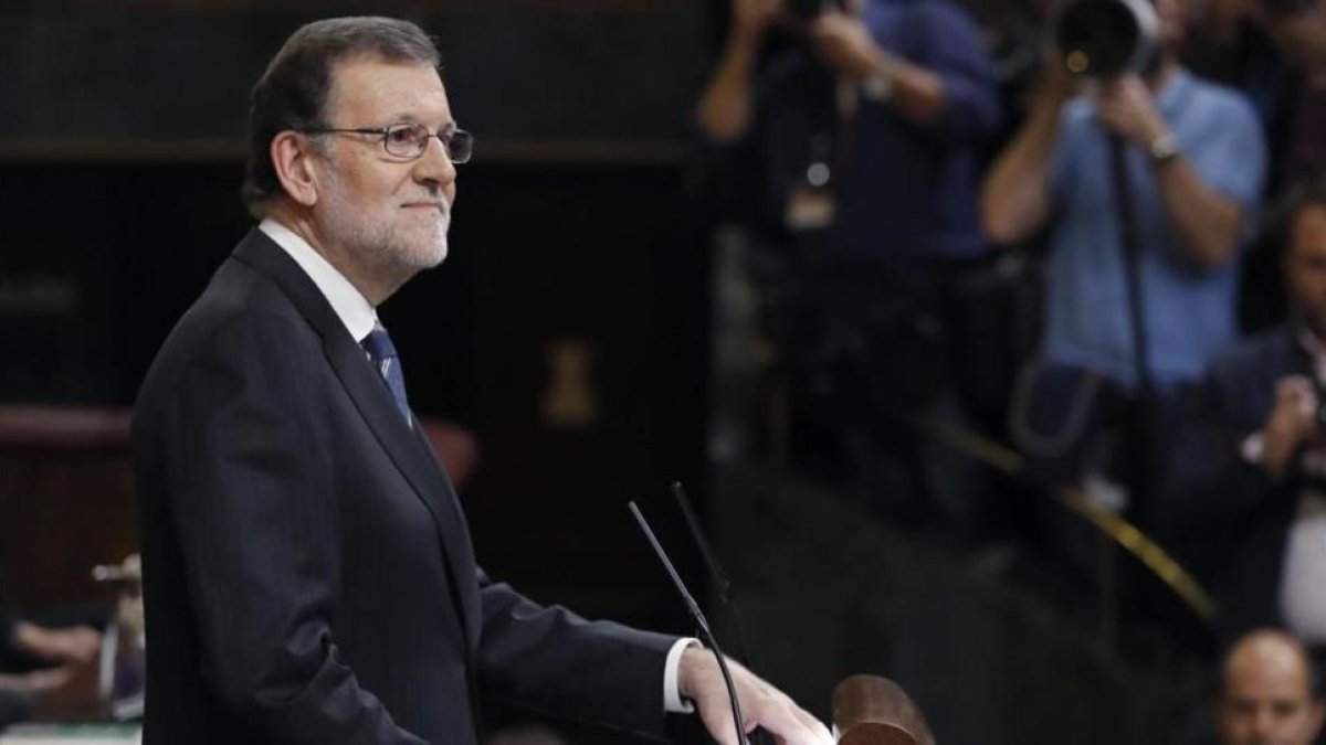 El presidente del Gobierno en funciones y candidato a la reelección, Mariano Rajoy, durante su discurso en el debate de investidura.