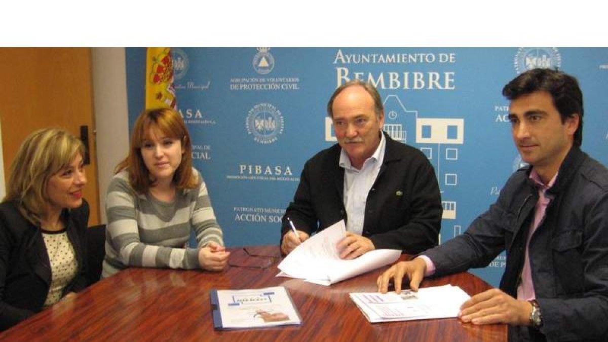 Un momento de la renovación del convenio en Bembibre.