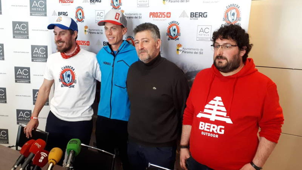 Organizadores y autoridades en la presentación de la carrera.