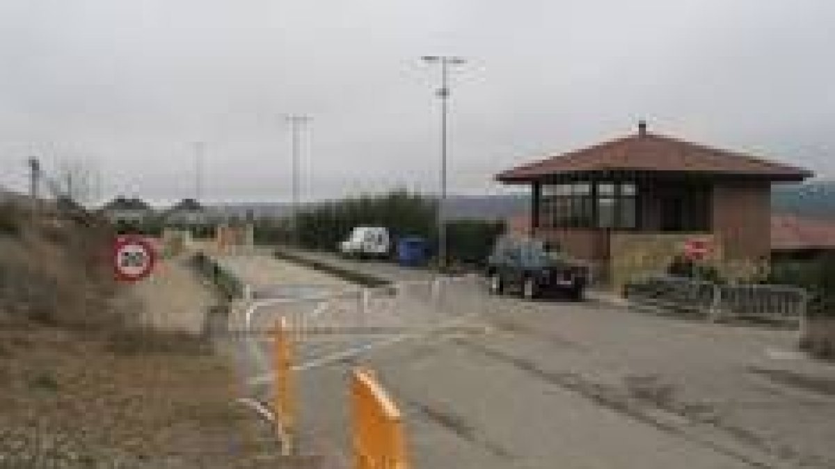 Caseta utilizada por los vigilantes de seguridad a la entrada de las instalaciones de Enervisa