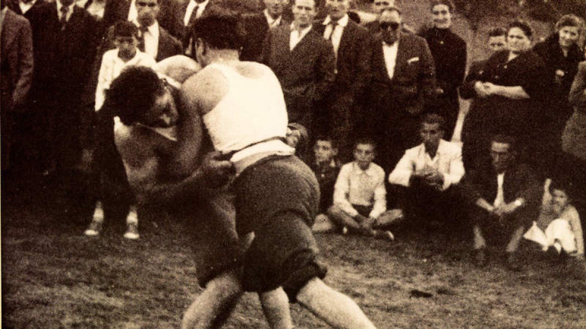 ‘Tradición floklórica’, los aluches han logrado pervivir con el aporte de valores de esa cultura del pueblo.