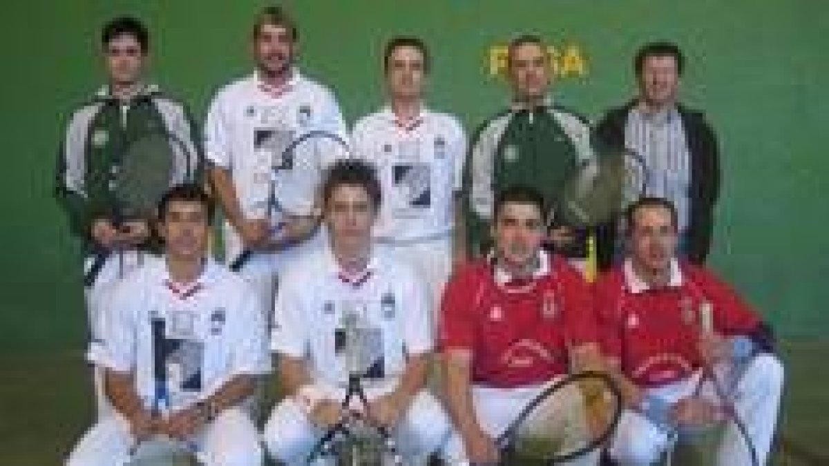 Formación de El Paso, de blanco, y de la ULE en el derbi del domingo