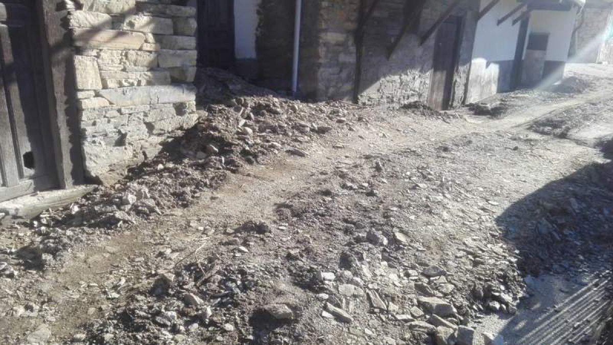 Daños provocados por la tormenta en Montes de Valdueza. DL