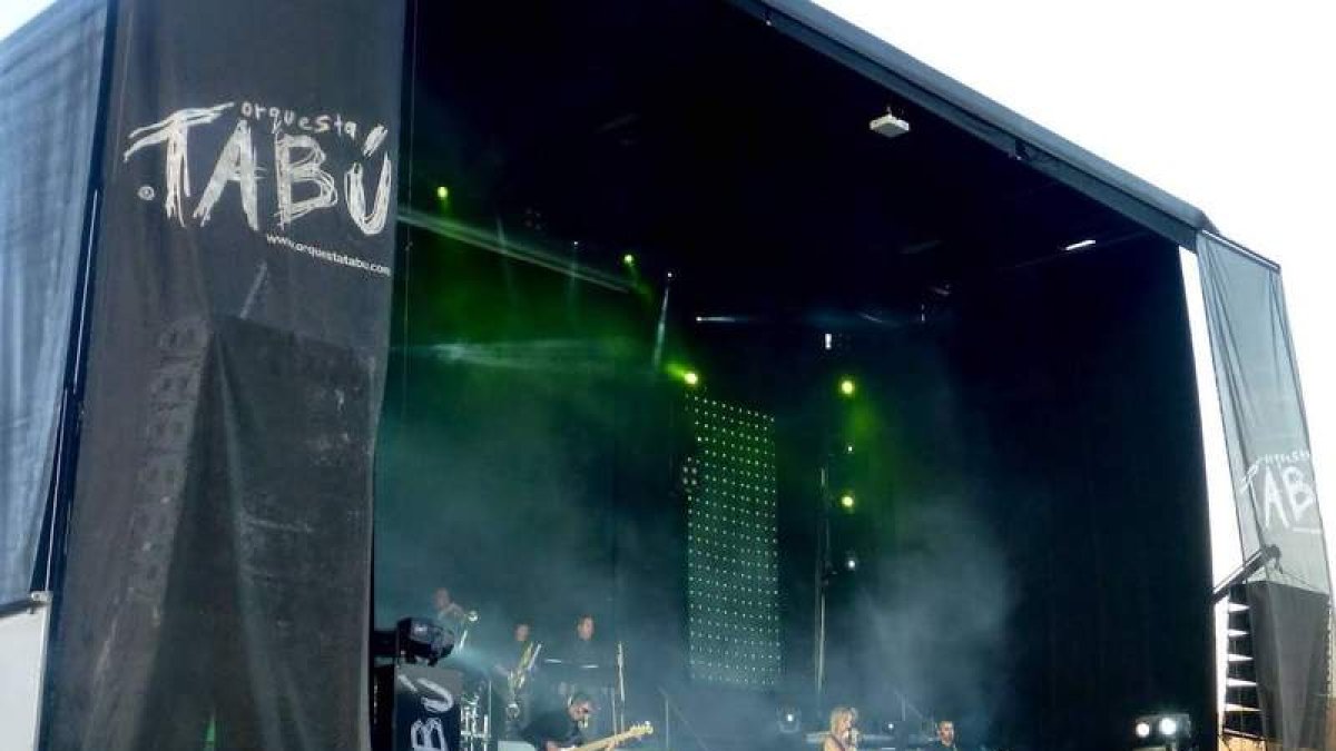 La orquesta Tabú actuará esta noche desde las 23.30 en las fiestas de Villaquilambre. DL