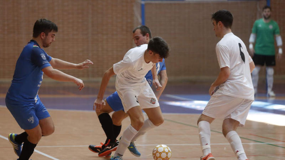 El hat-trick de Javi no fue suficiente para puntuar. FERNANDO OTERO