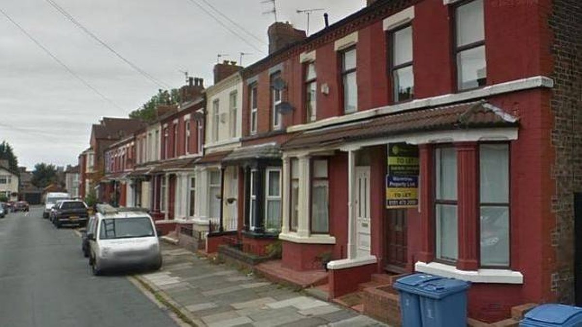 Imagen de la fachada de la casa de Liverpool donde se crió John Lennon.