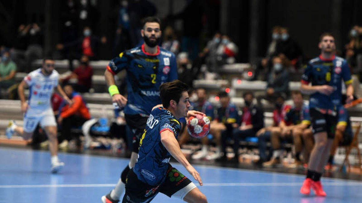 Gonzalo Pérez, durante el partido del pasado miércoles. G. SANTOS