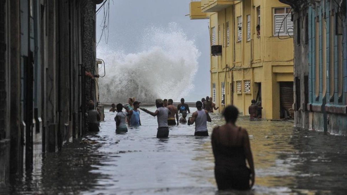 Una de las calles de La Habana inundada tras el paso del huracán Irma