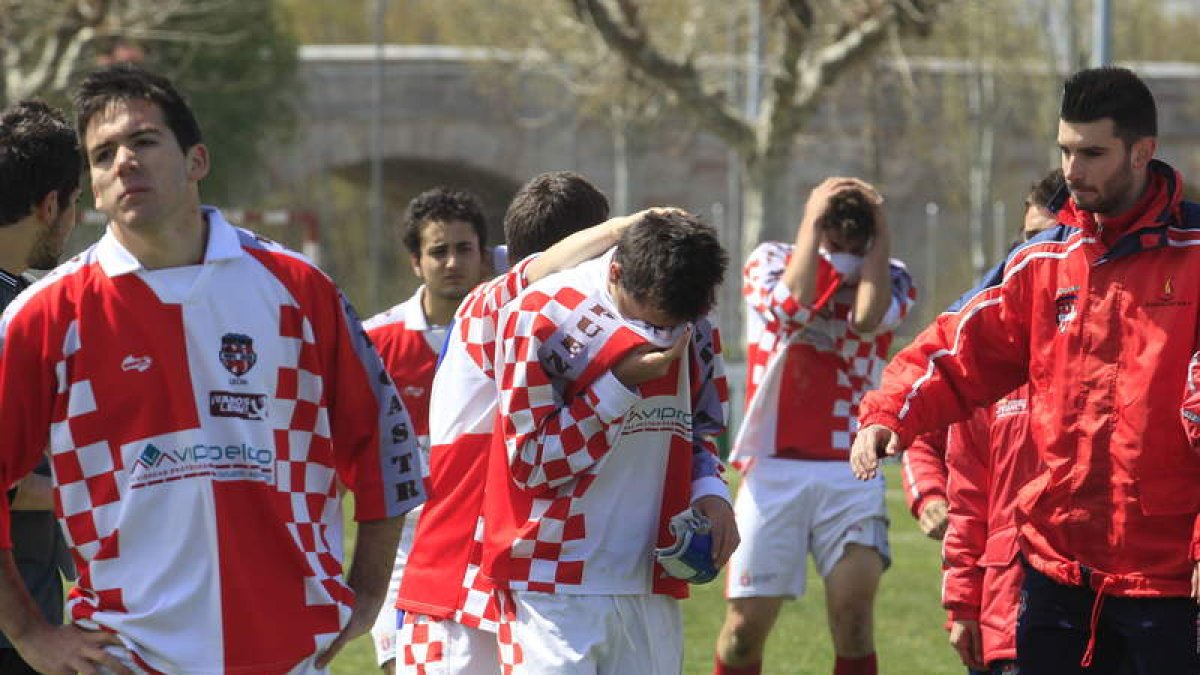 Los jugadores arlequinados no pueden evitar las lágrimas.