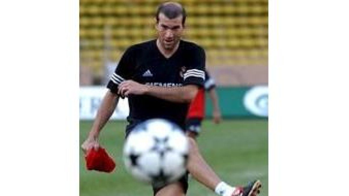 Zidane durante un entrenamiento previo a un partido