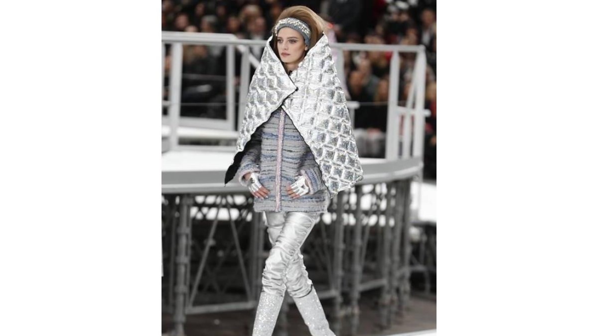 Lagerfeld apuesta por una moda futurista. IAN LANGSDON