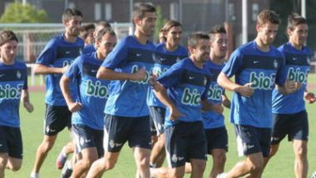 La Deportiva prepara el partido ante el Rayo con otro semblante tras salir de las últimas posiciones