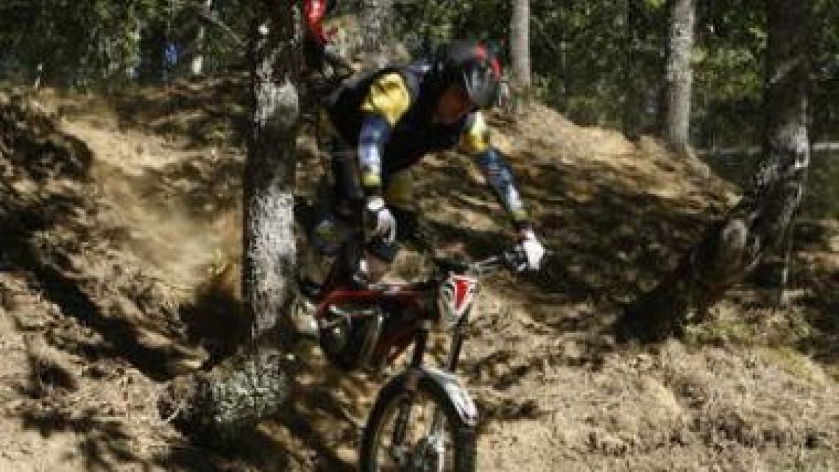 La jornada de ayer sirvió para que los pilotos participantes se adaptaran a las condiciones del terr