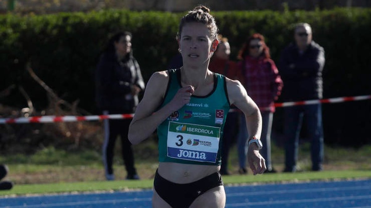 Blanca Fernández hizo doblete en la pista de la ULE. FERNANDO OTERO