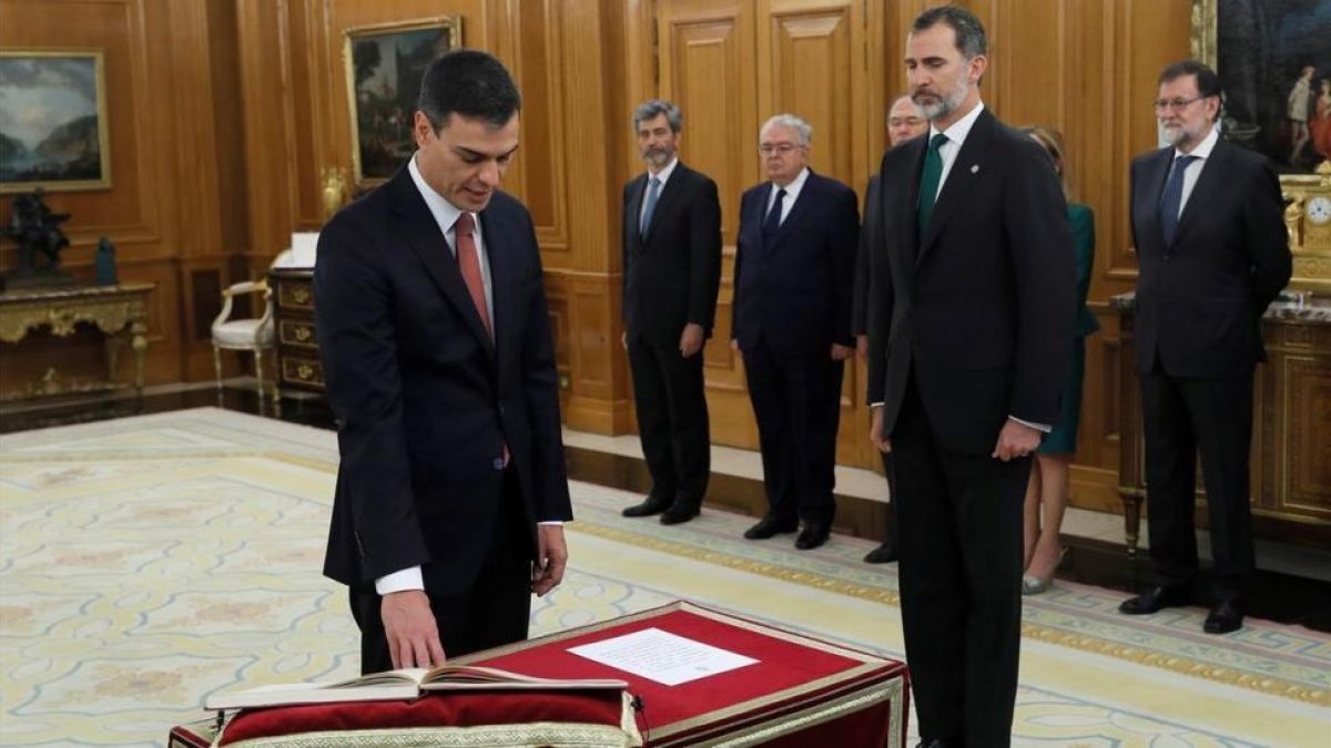 Pedro Sánchez, promete el cargo ante el Rey
