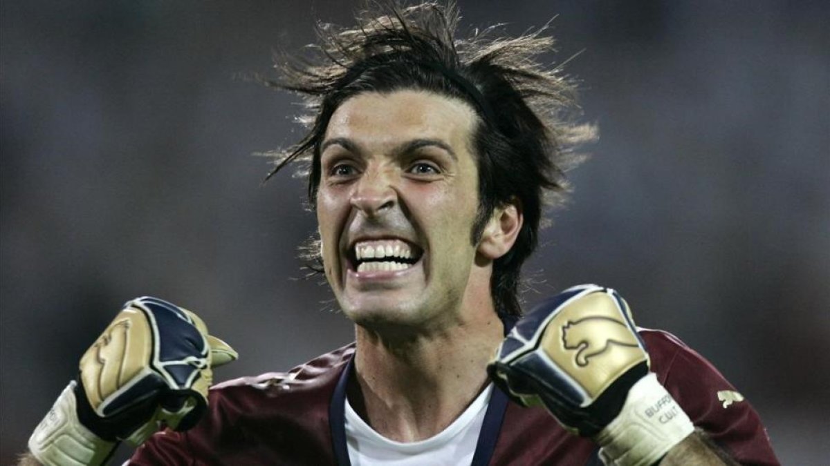 Buffon celebra la clasificación para la final del Mundial del 2006 tras tumbar a Alemania en las semifinales de Dortmund.