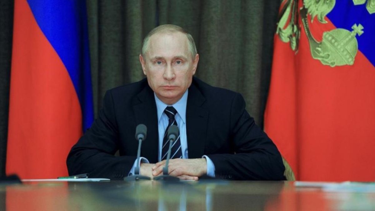 Putin, durante su reunión con altos oficiales del Ejército, en Sochi, este viernes.