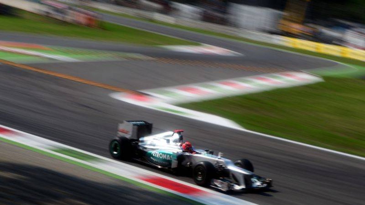 Schumacher durante la primera sesión de entrenamientos libres del Gran Premio de Monza, en la que ha marcado el mejor tiempo.